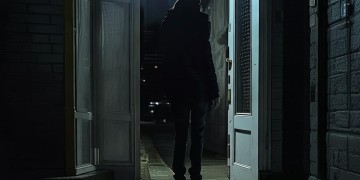 物业半夜敲门有权吗？